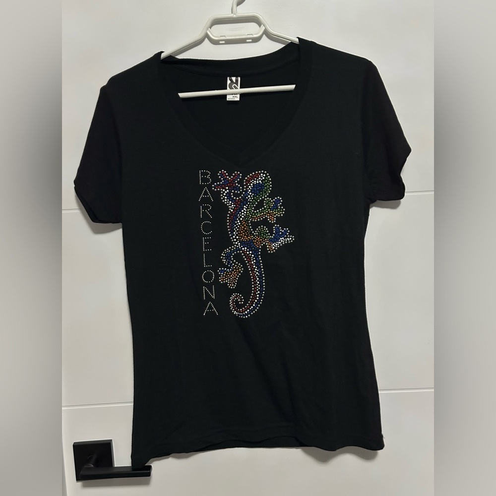 ✨Like New✨Women’s Short Sleeve Shirt (pit to pit approx 19 inches)